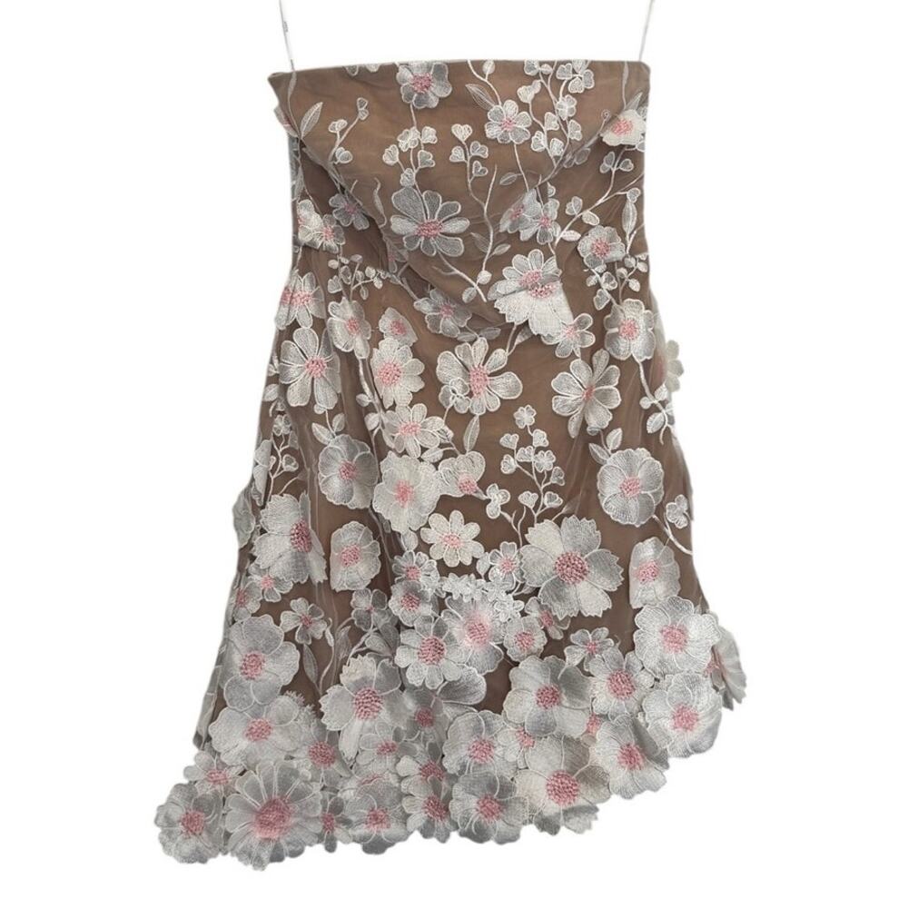 Elliatt Arabella Strapless Beige and White Floral Lace Mini Dress Size Medium